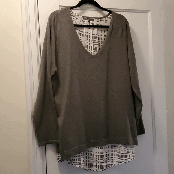 89th & Madison sweater with open back detail - Picture 1 of 12